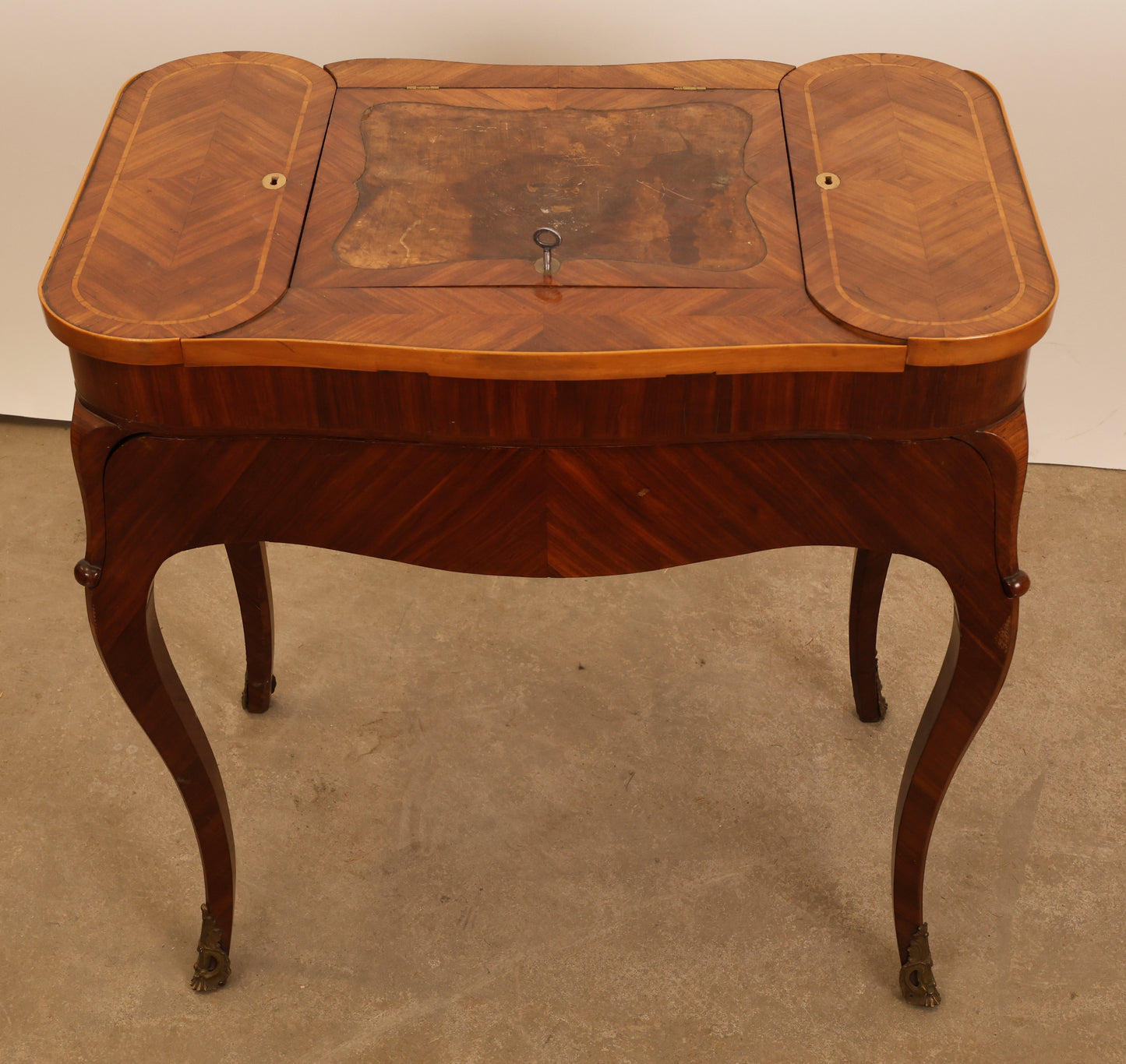 Backside view of 18th Century Rococo Poudreuse