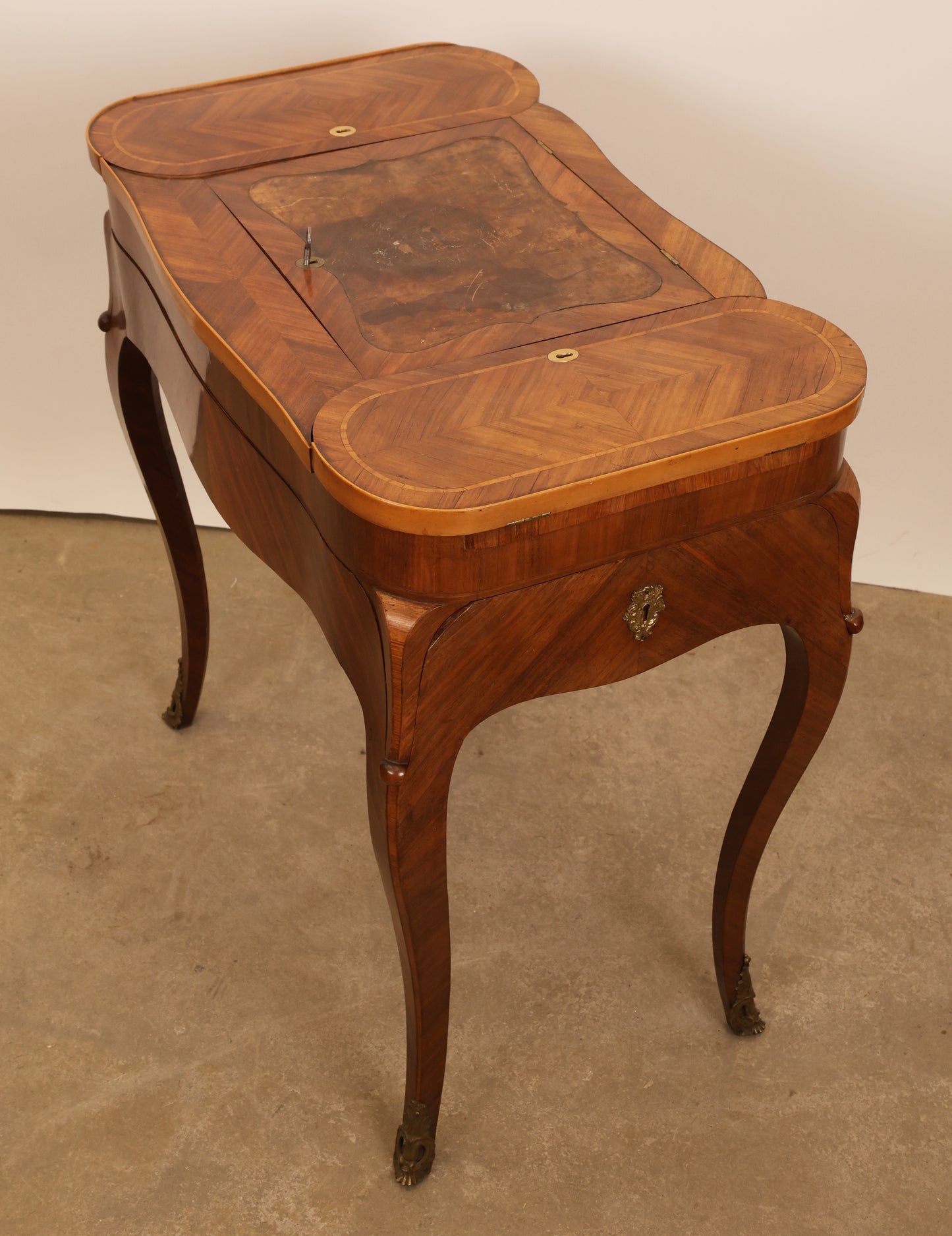 Side view of 18th Century Rococo Poudreuse