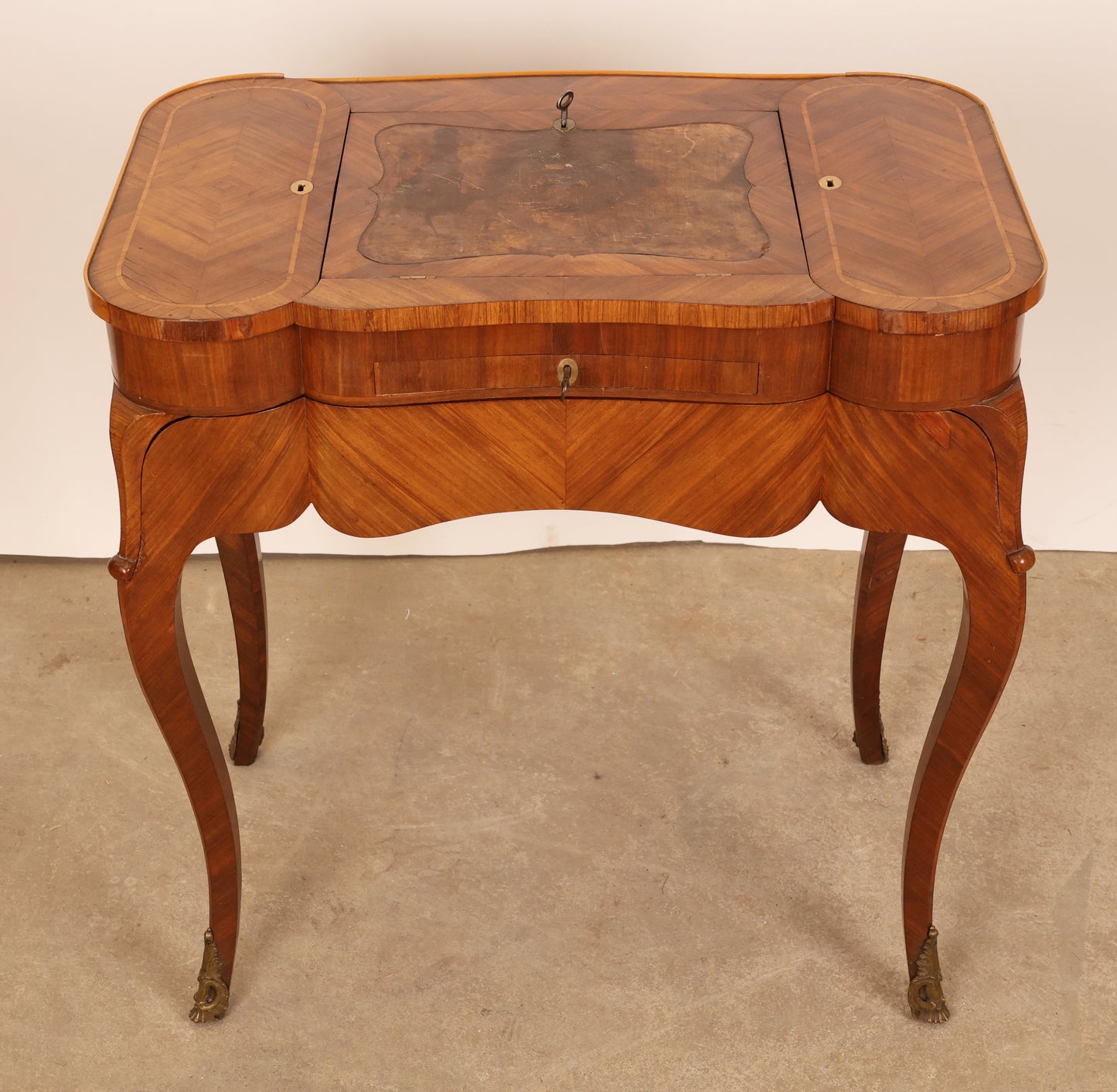 Front view slightly from above of High-Quality Antique 18th Century Rococo Poudreuse in Jacaranda