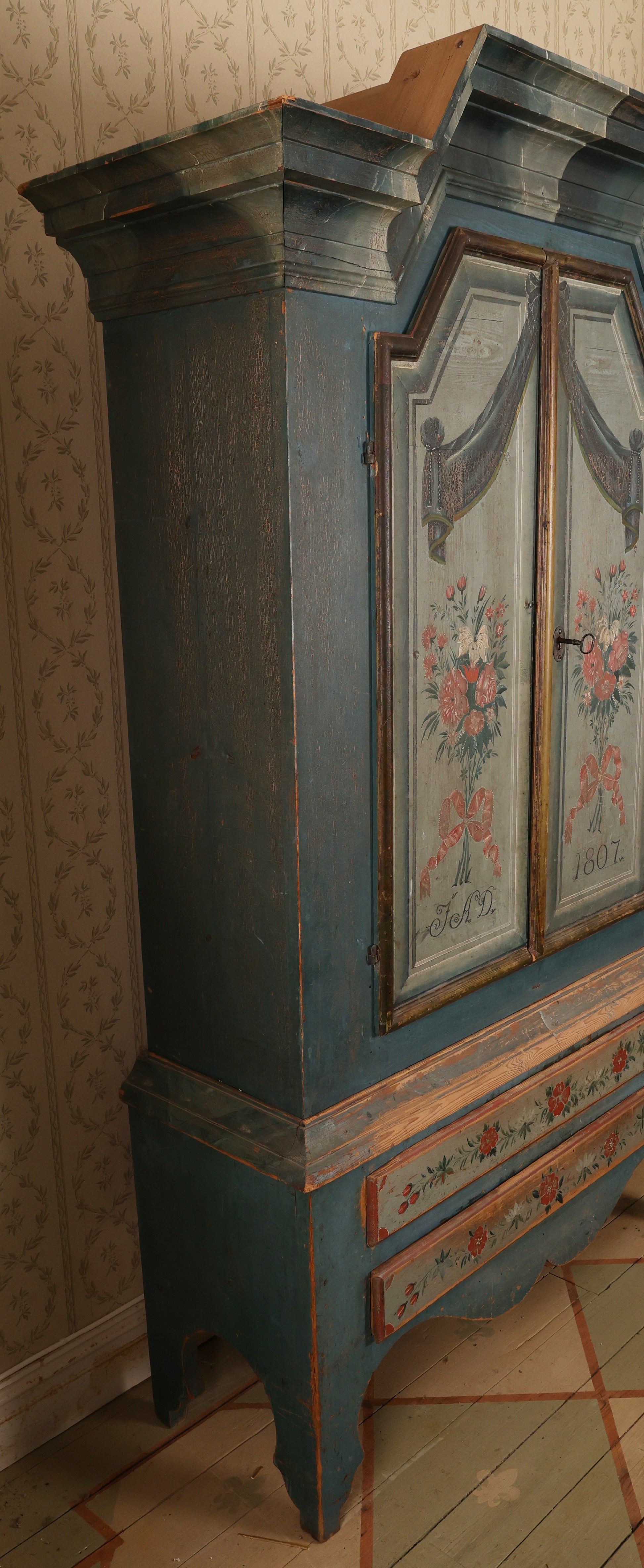 Early 19th Century Cabinet from the side