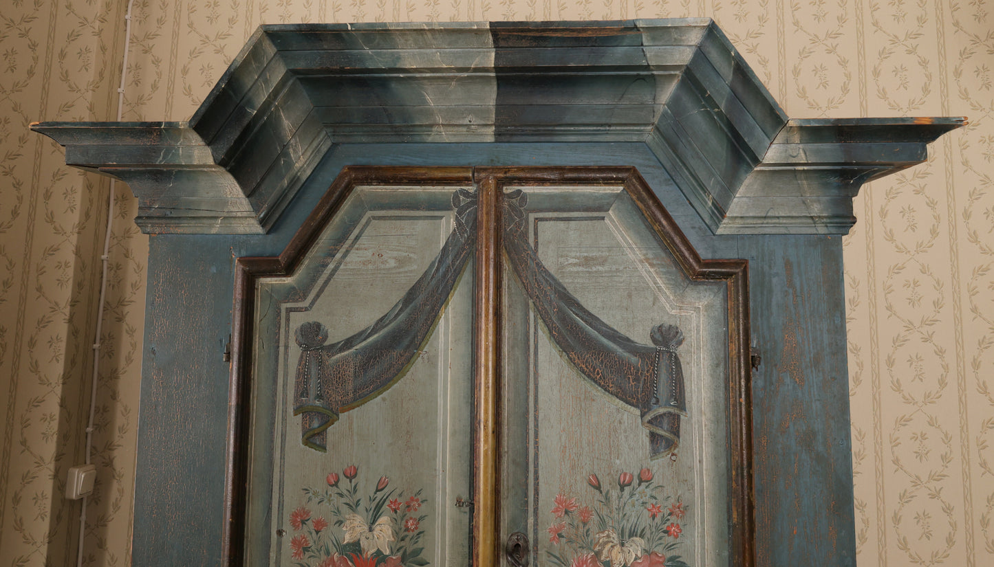 Details of a blue antique cabinet