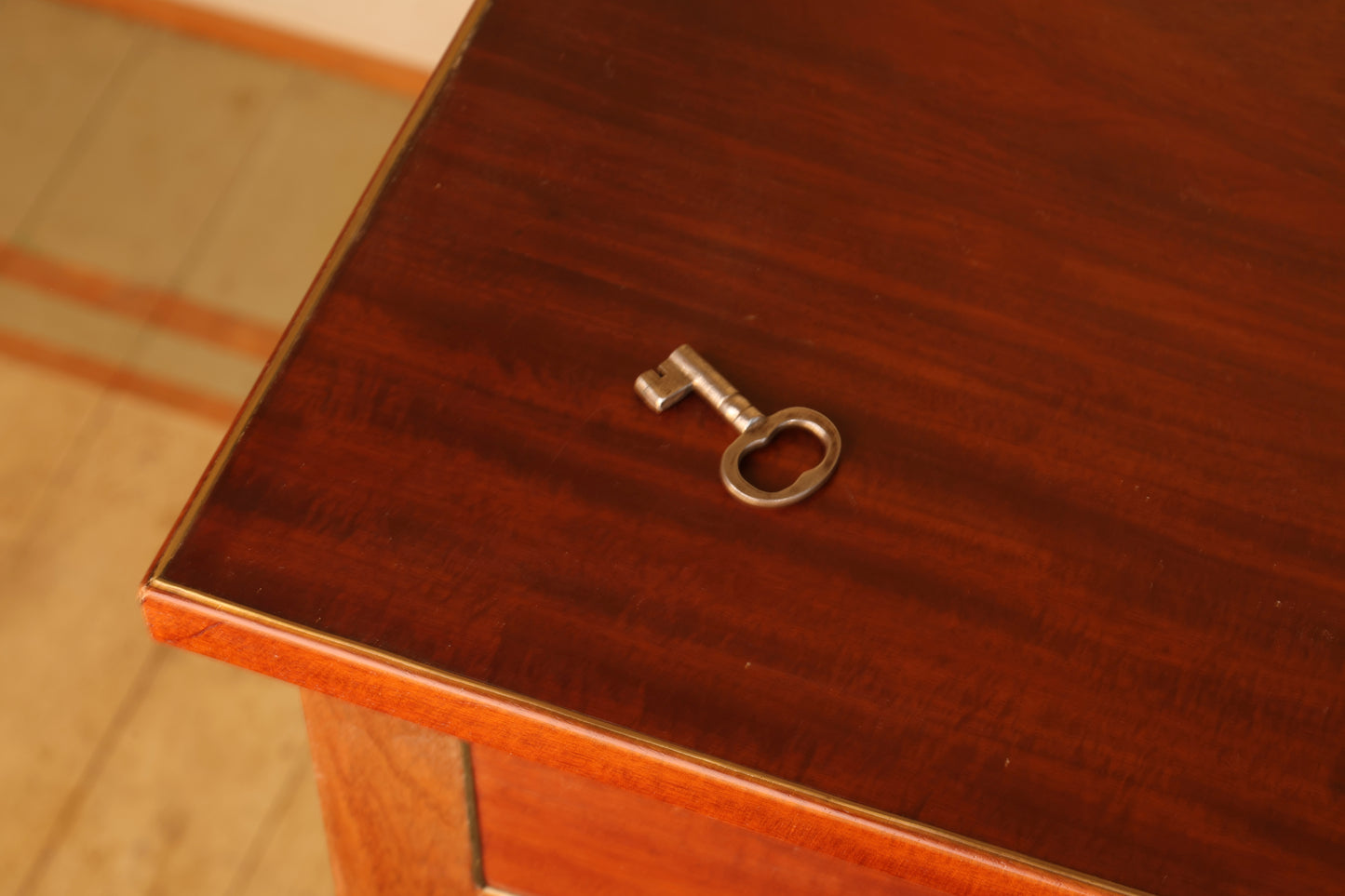 The key to a Gustavian table