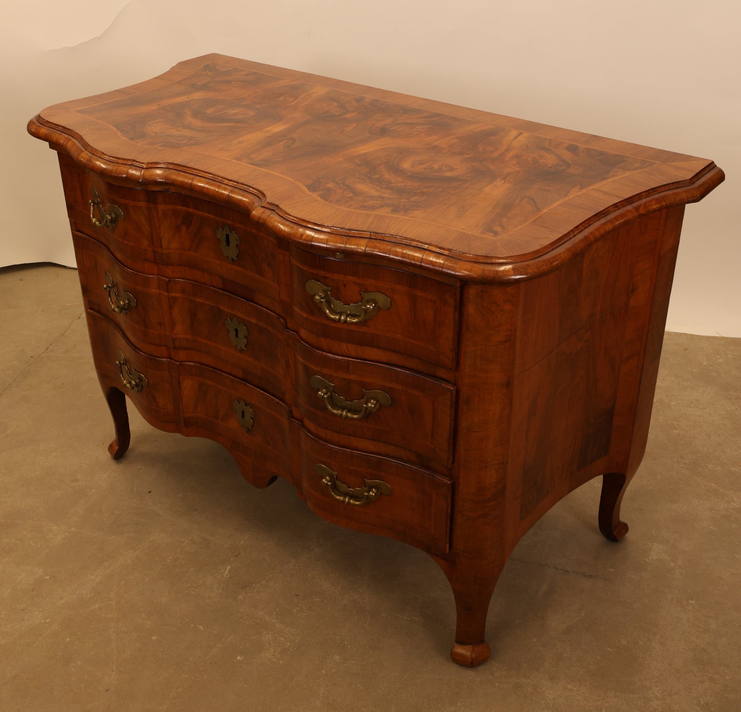 An 18th century Baroque chest of drawers.
