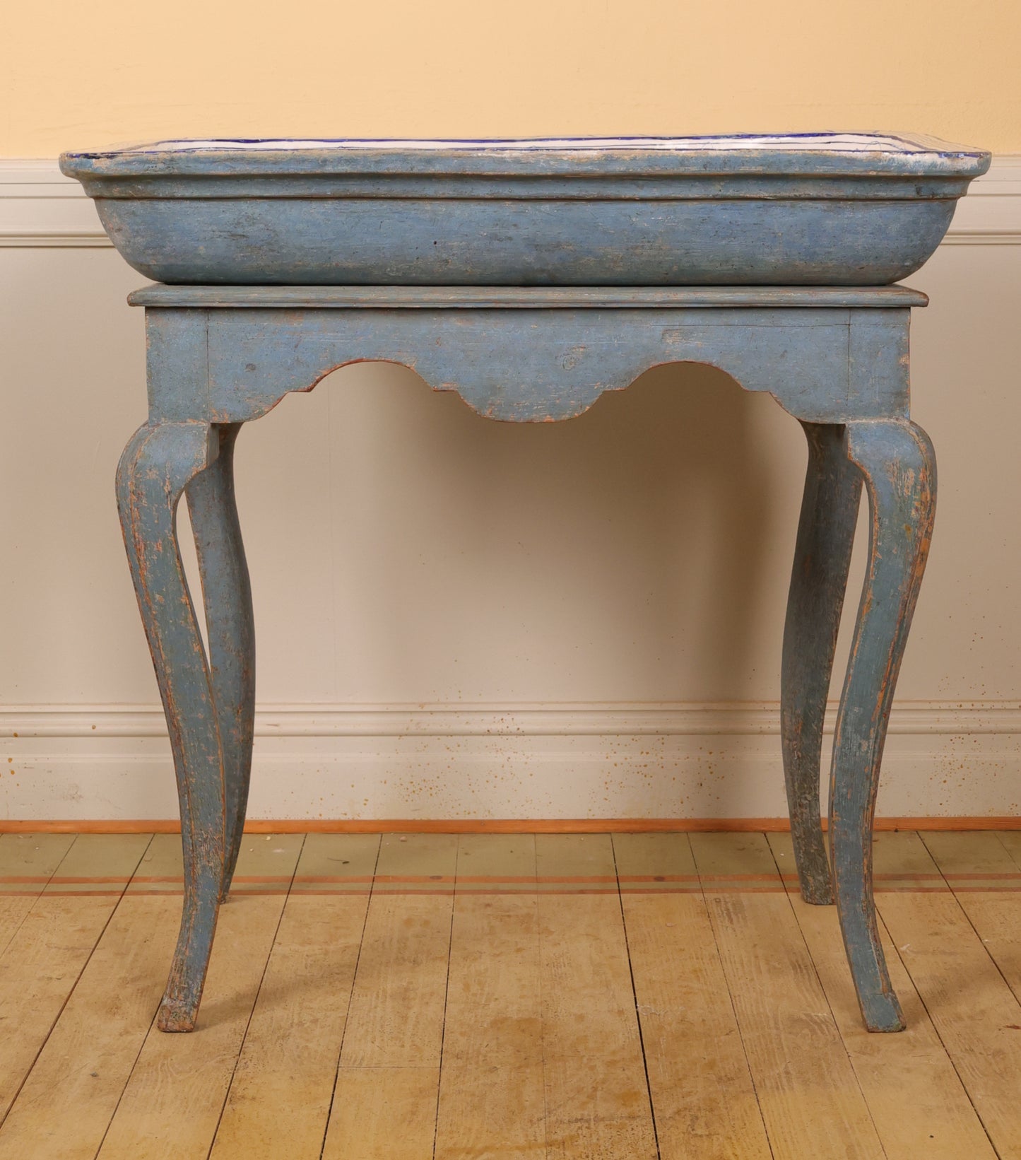 18th Century Rococo Faience Table in blue color