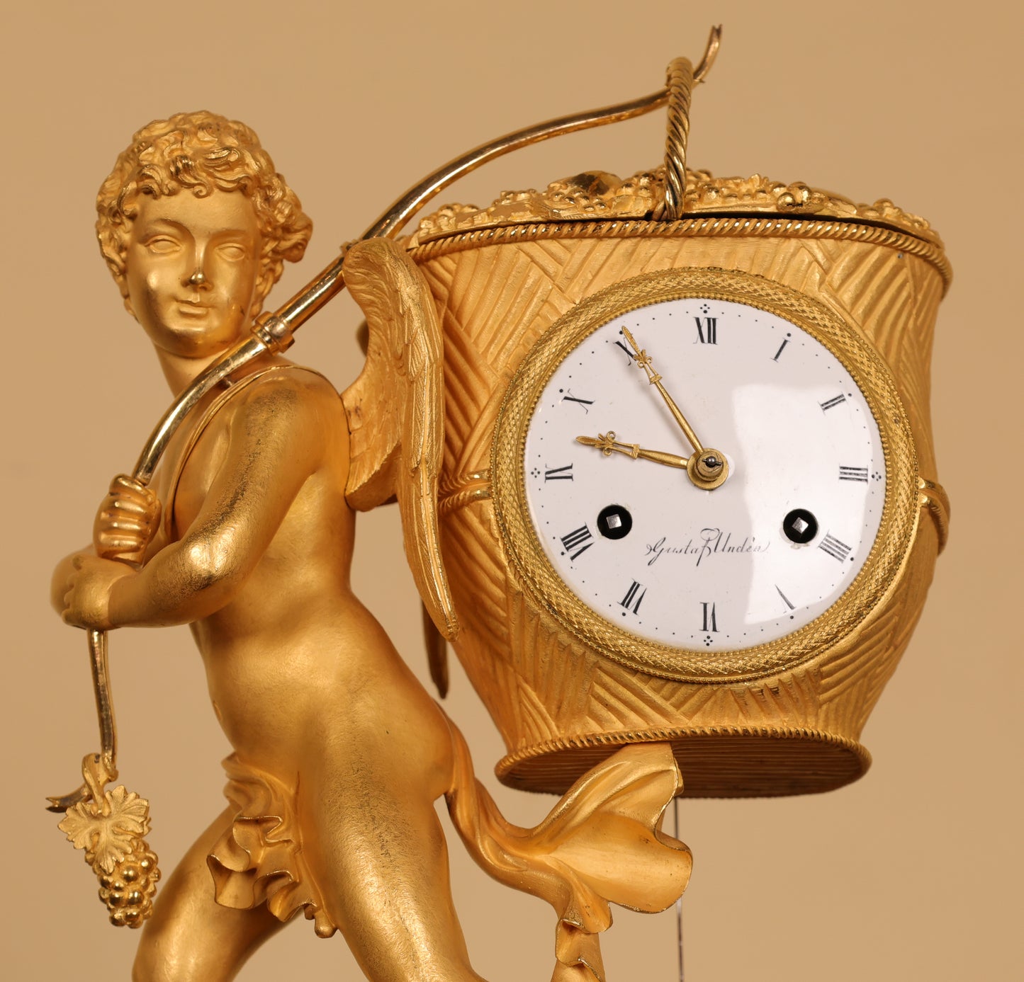 A luxurious gilded angel clock from the Gustavian period.