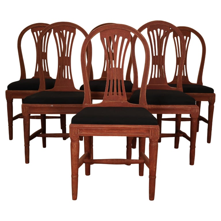Gustavian chairs in a beautiful red colour.