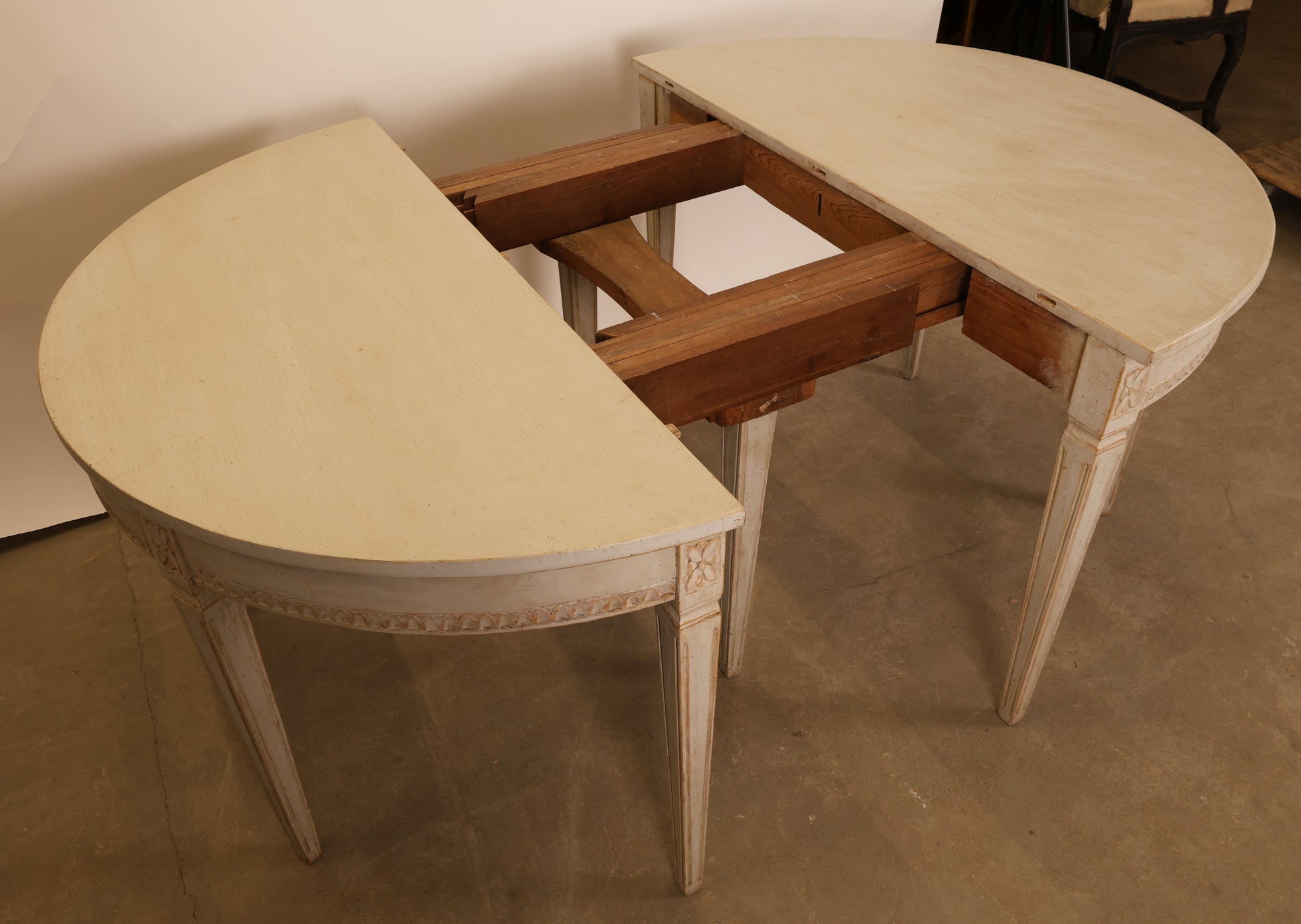 Detached middle part leaf of an 19th Century Gustavian Dining Table