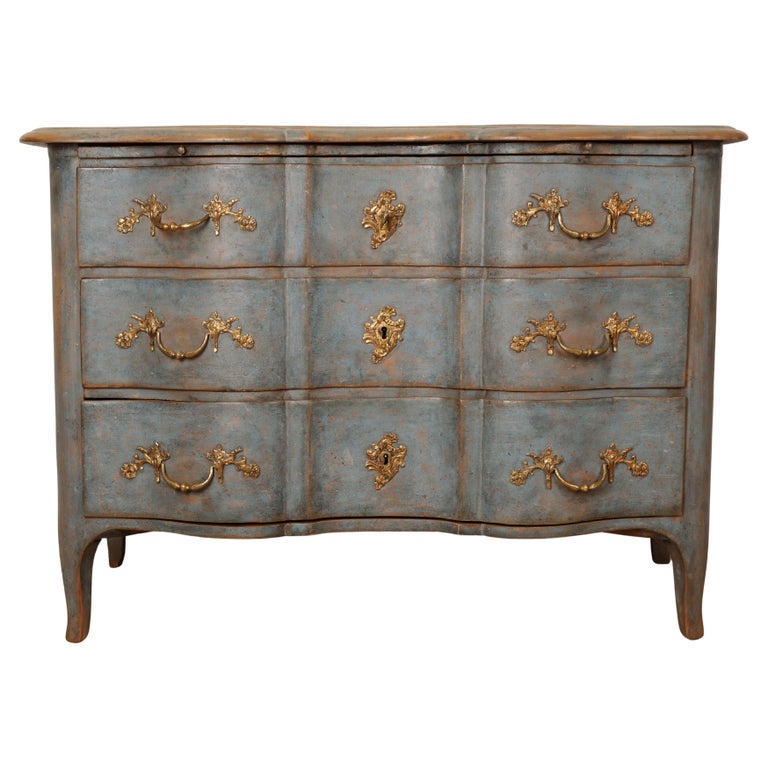 18th Century Baroque Chest of Drawers made of alder wood. The Baroque Chest of Drawers is in a painted blue colour. 