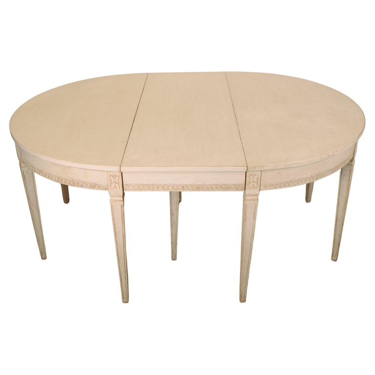 Gustavian dining Table in painted grey