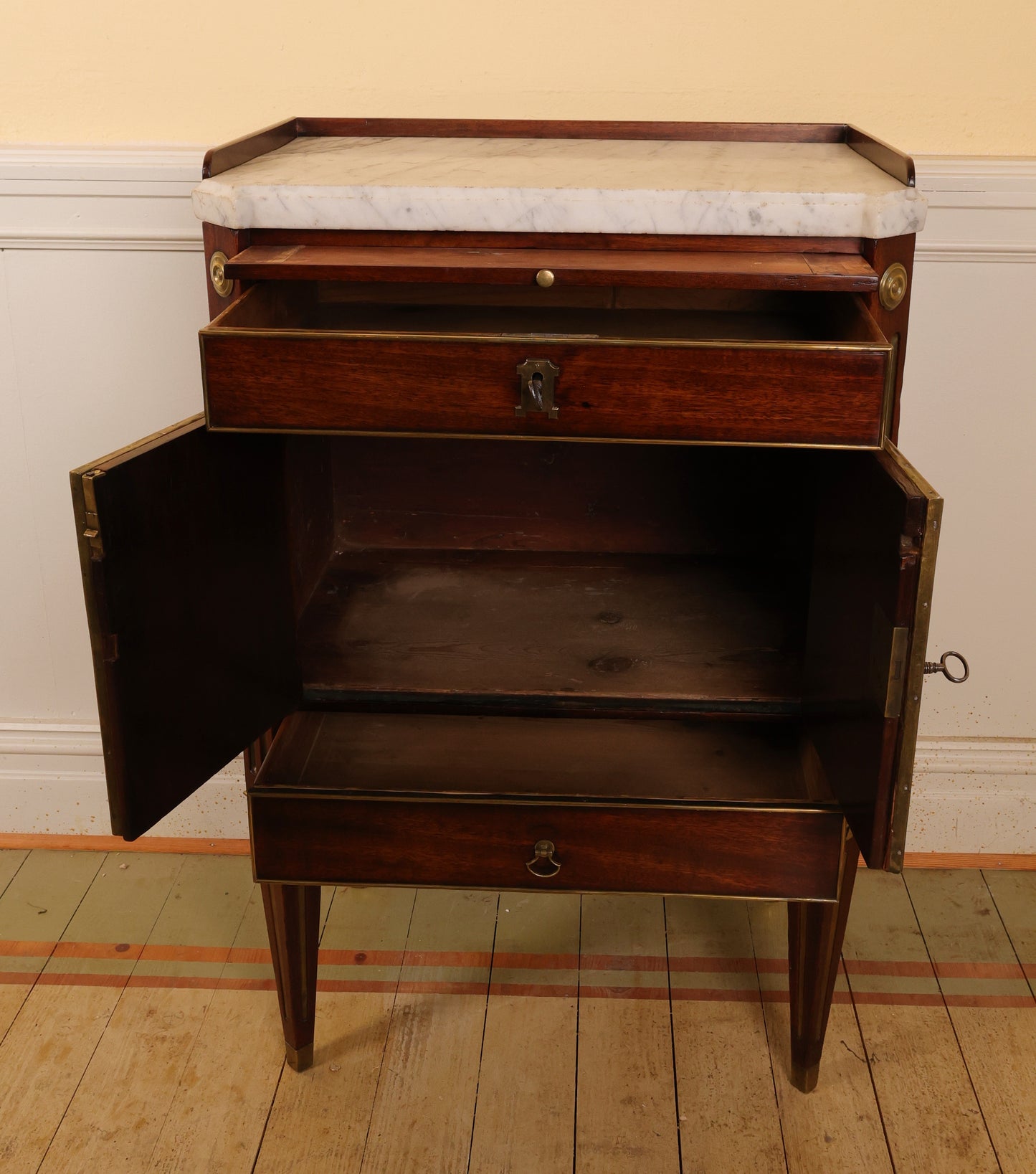 Late-Gustavian Mahogany-Veneered Nightstand