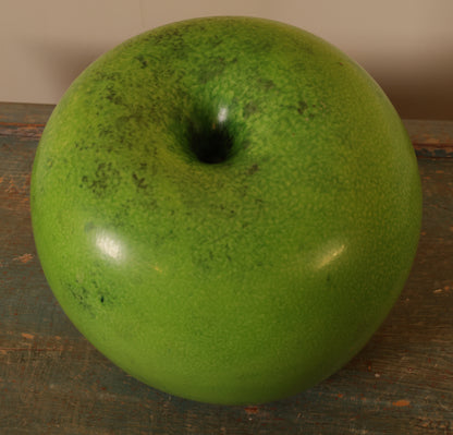 Green Apple by Hans Hedberg