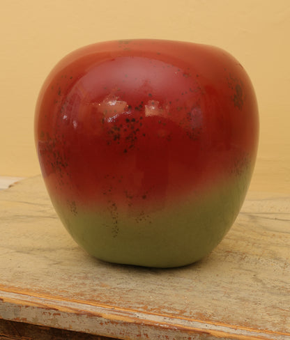 Red-Green Apple by Hans Hedberg