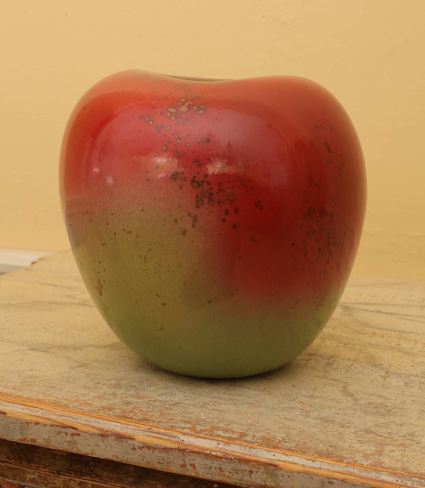 Red-Green Apple by Hans Hedberg