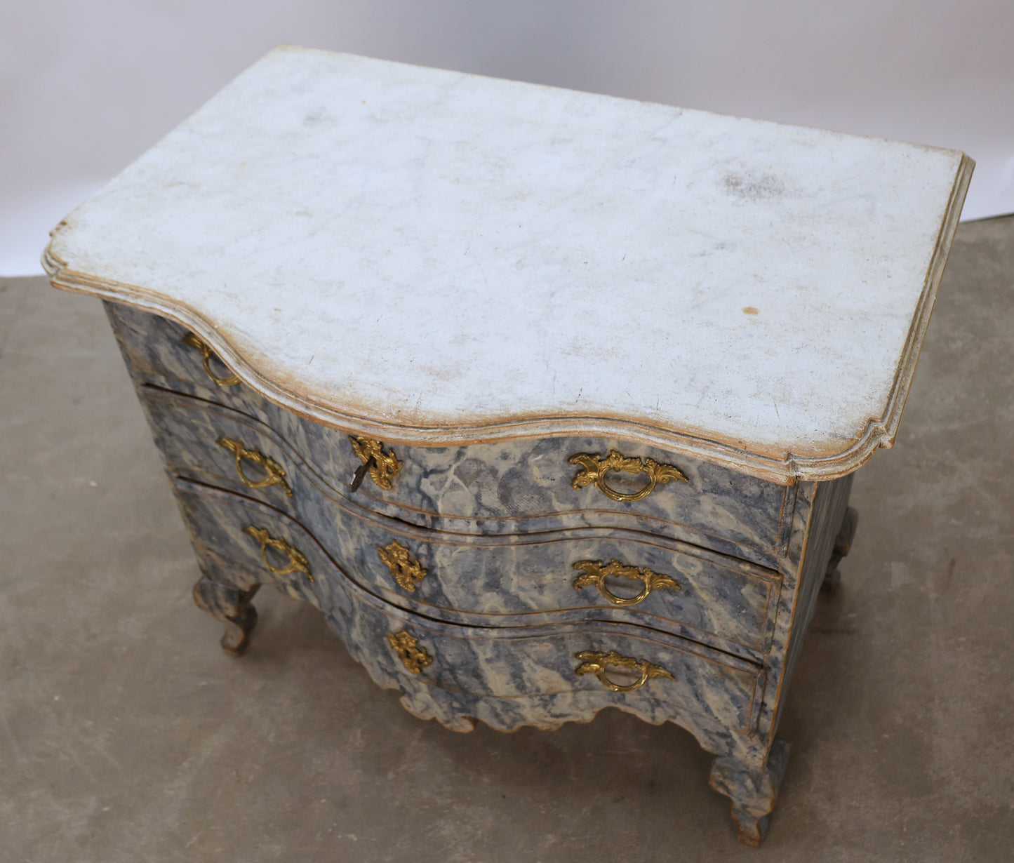 Marbled antique chest of drawers from late Baroque / Rococo period viewed from above, displaying the wooden top.