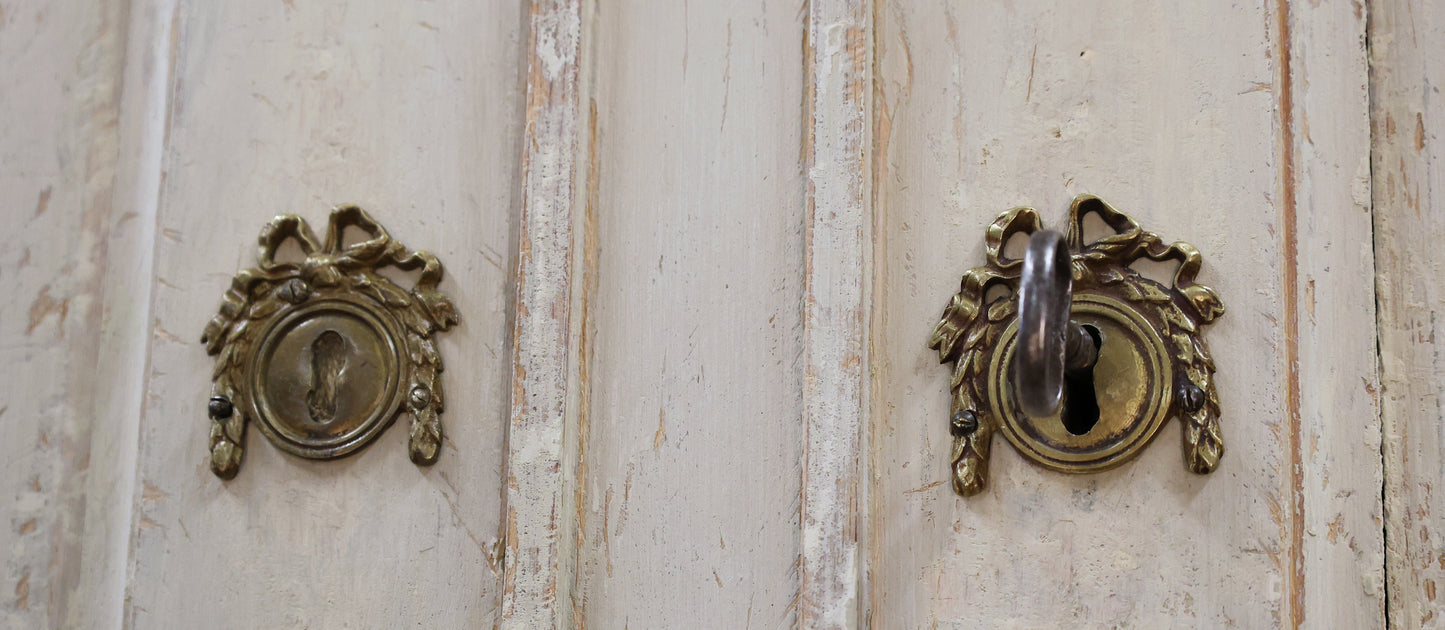 Key to a Gustavian sideboard cabinet.