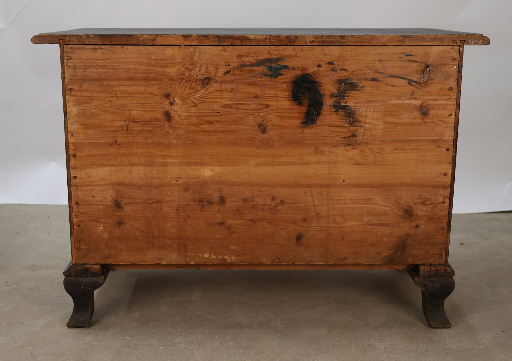 Backview of a Baroque bureau.