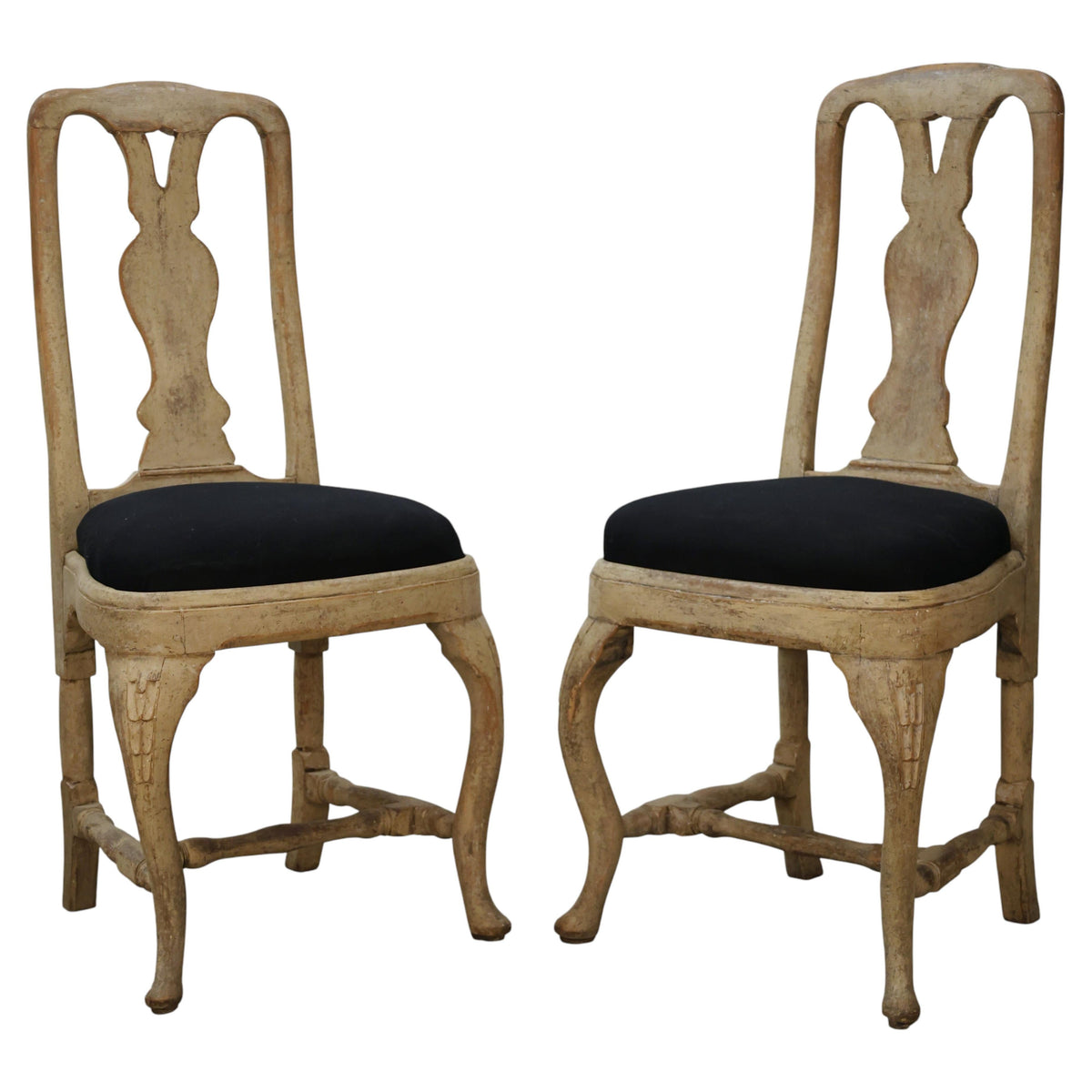 Baroque chairs with H-crosses. 