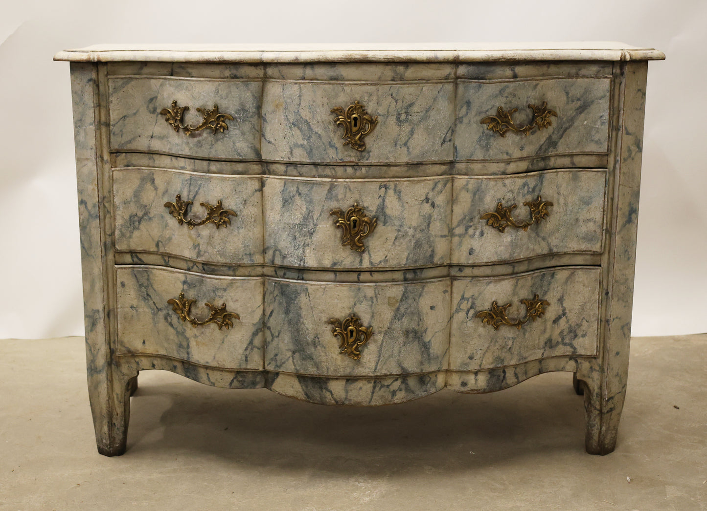 Baroque furniture. A late Baroque chest of drawers.