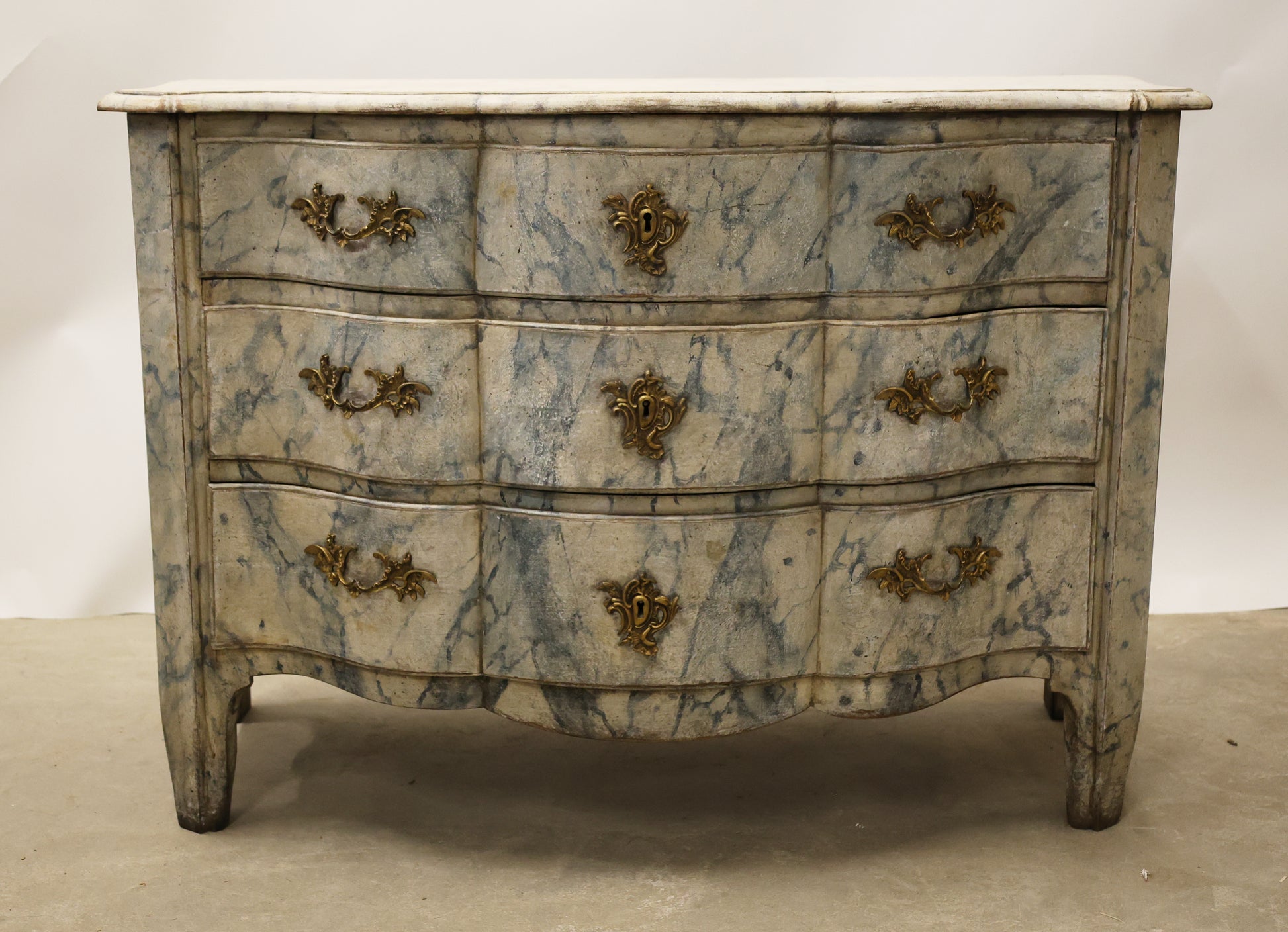 Baroque furniture. A late Baroque chest of drawers.