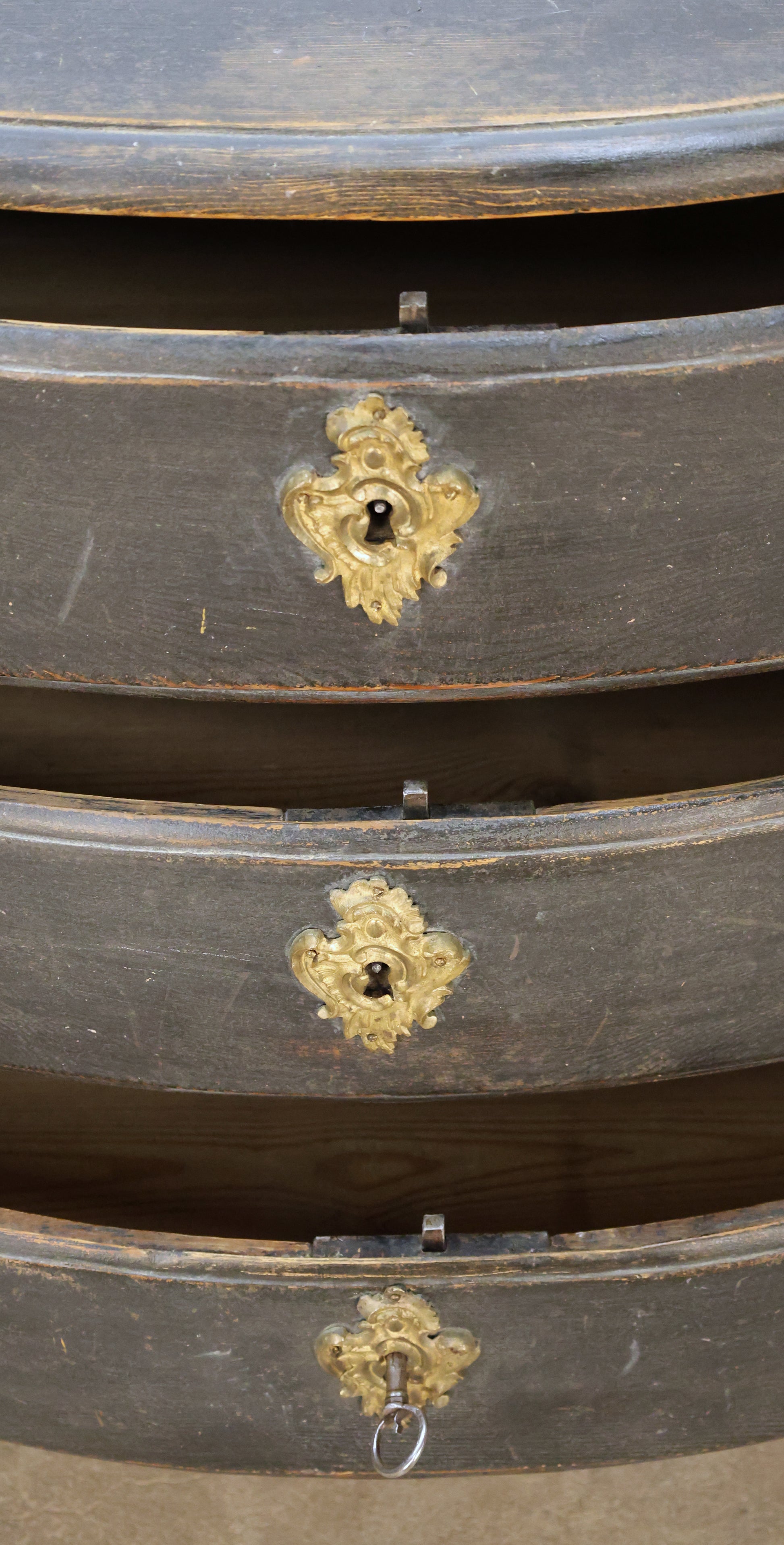 Drawers on a Baroque commode.