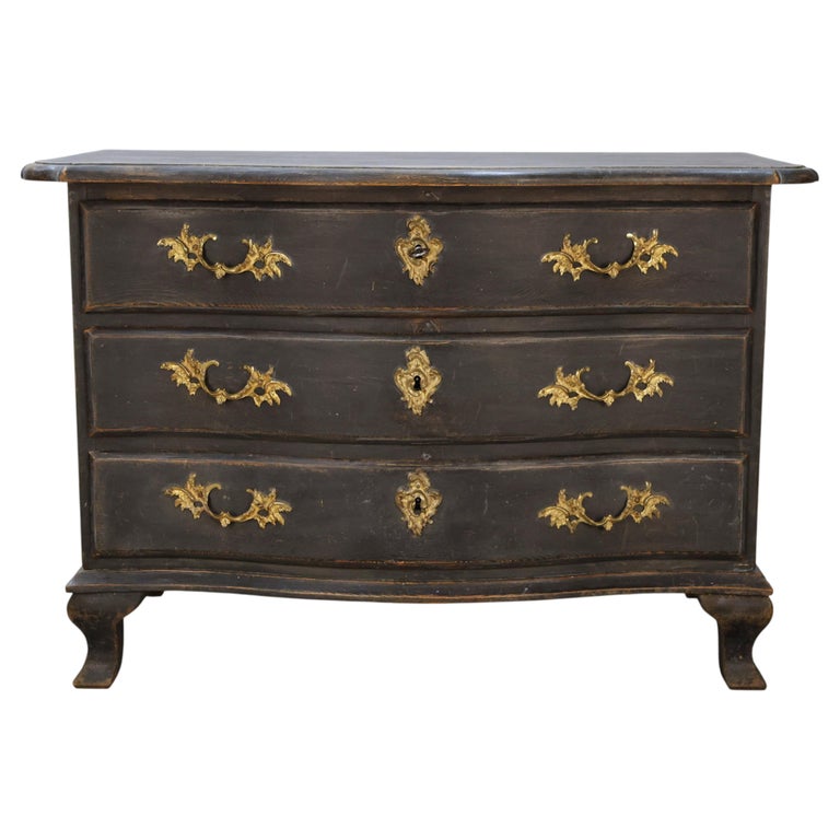 Baroque commode