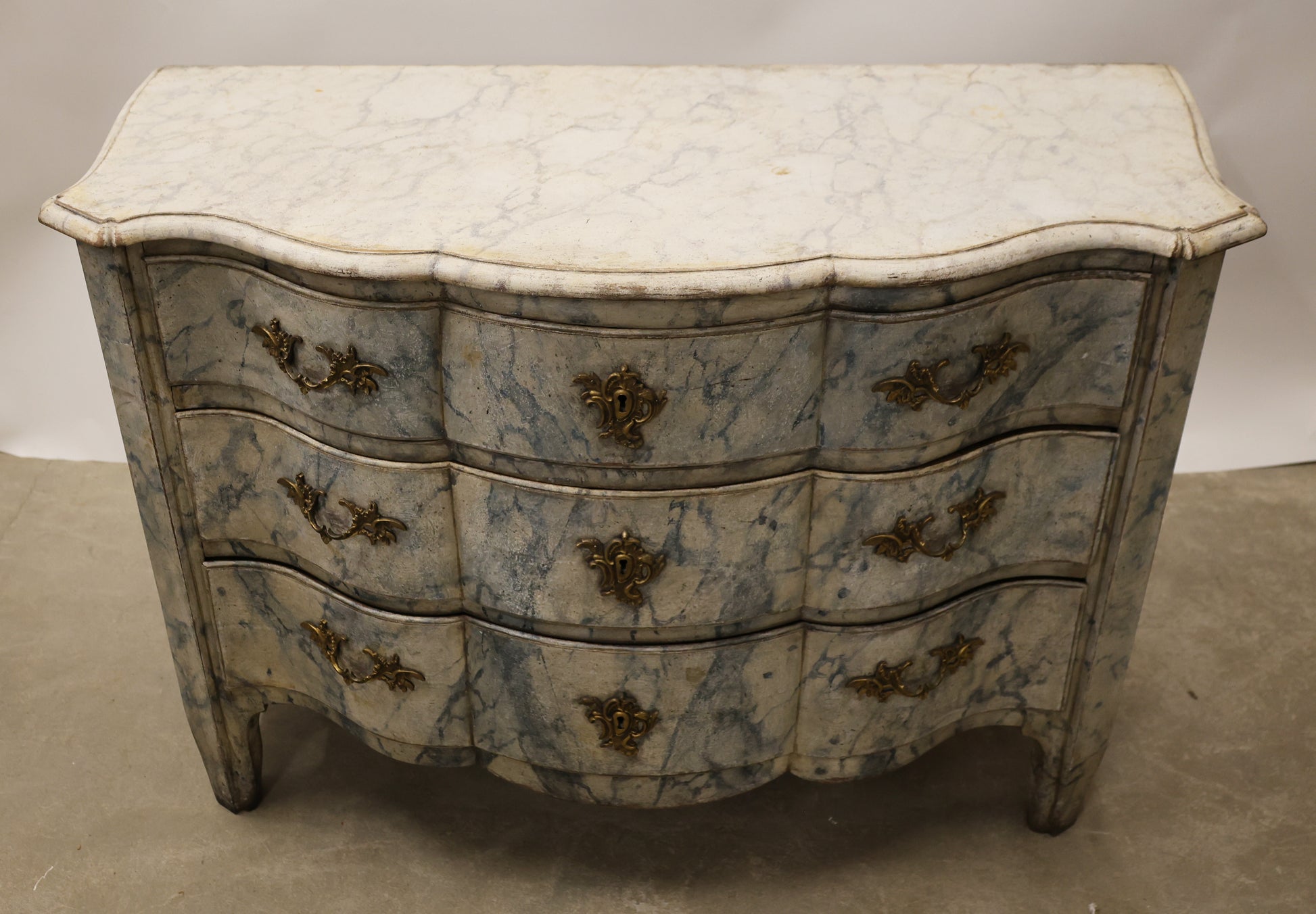 Baroque furniture. A late Baroque chest of drawers.