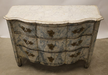 Baroque furniture. A late Baroque chest of drawers.