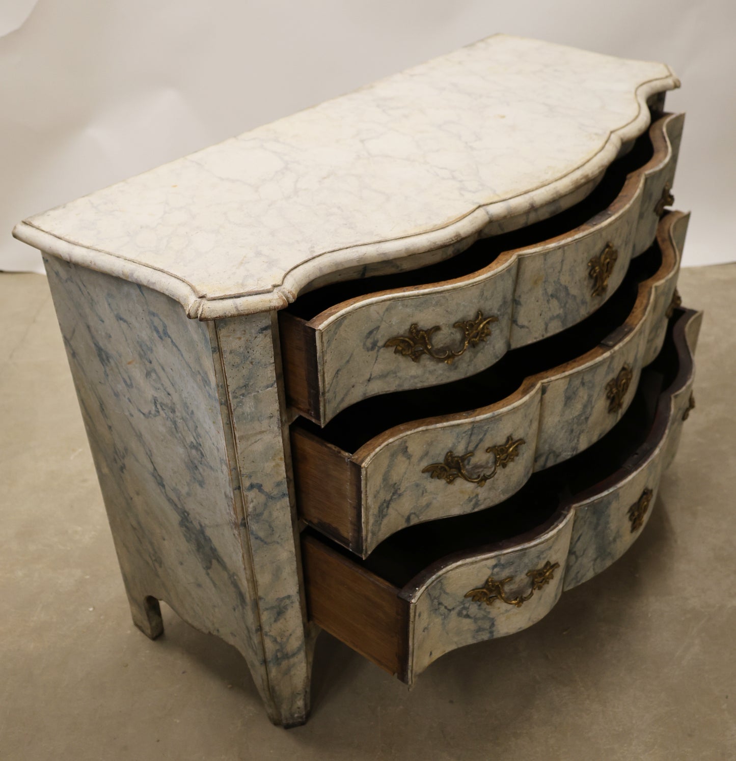 Baroque furniture. A late Baroque chest of drawers.