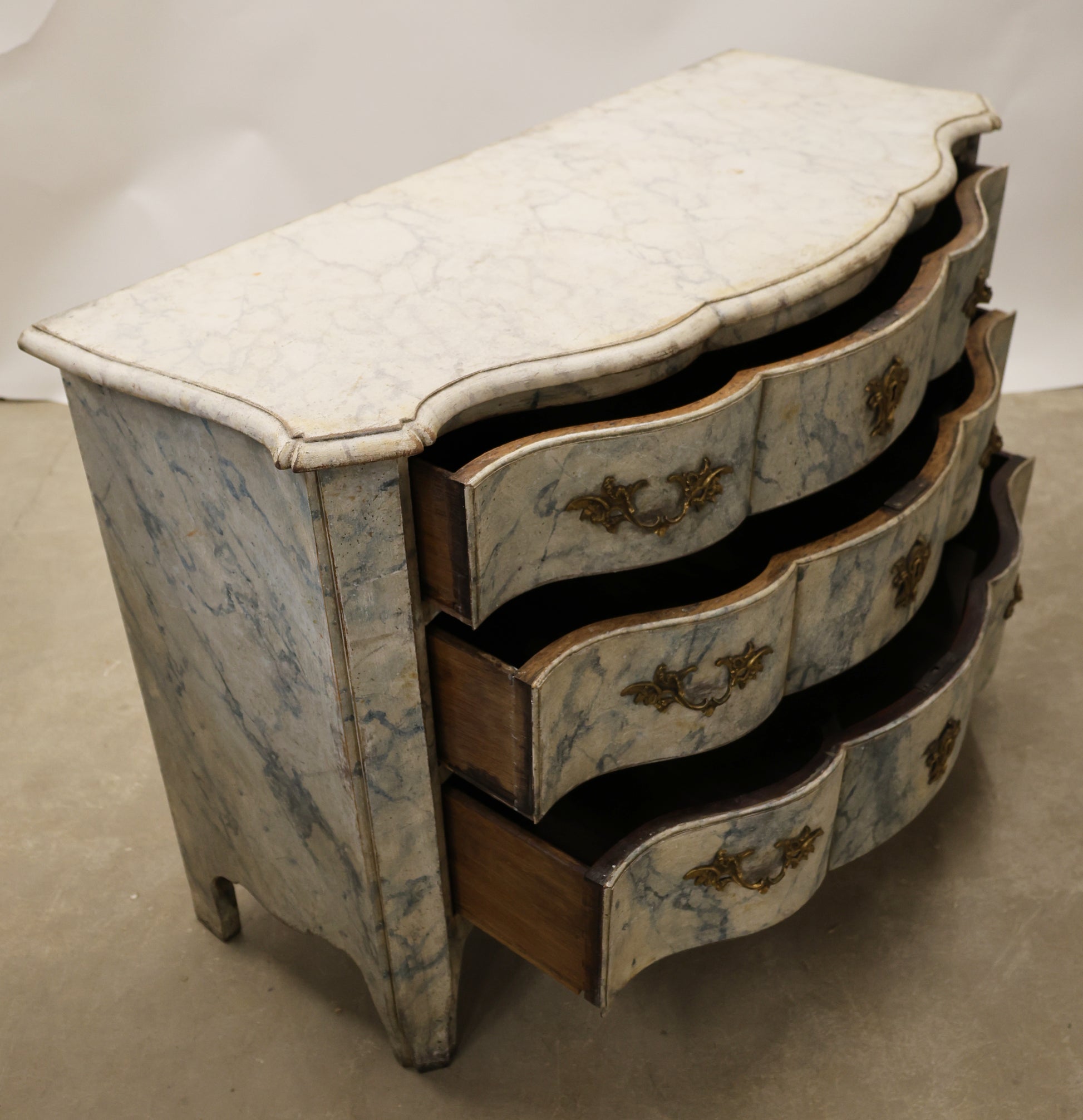 Baroque furniture. A late Baroque chest of drawers.