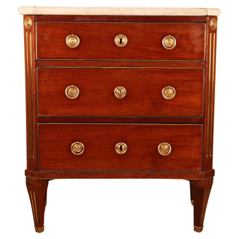 A Gustavian commode for sale.