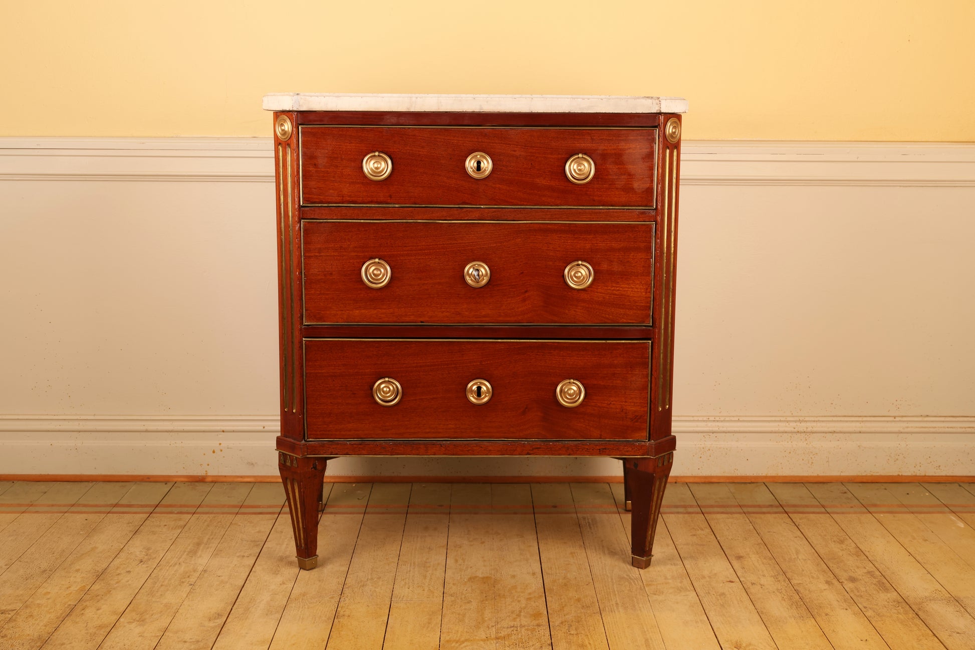 An 18th century Gustavian chest of drawers in mahogany.