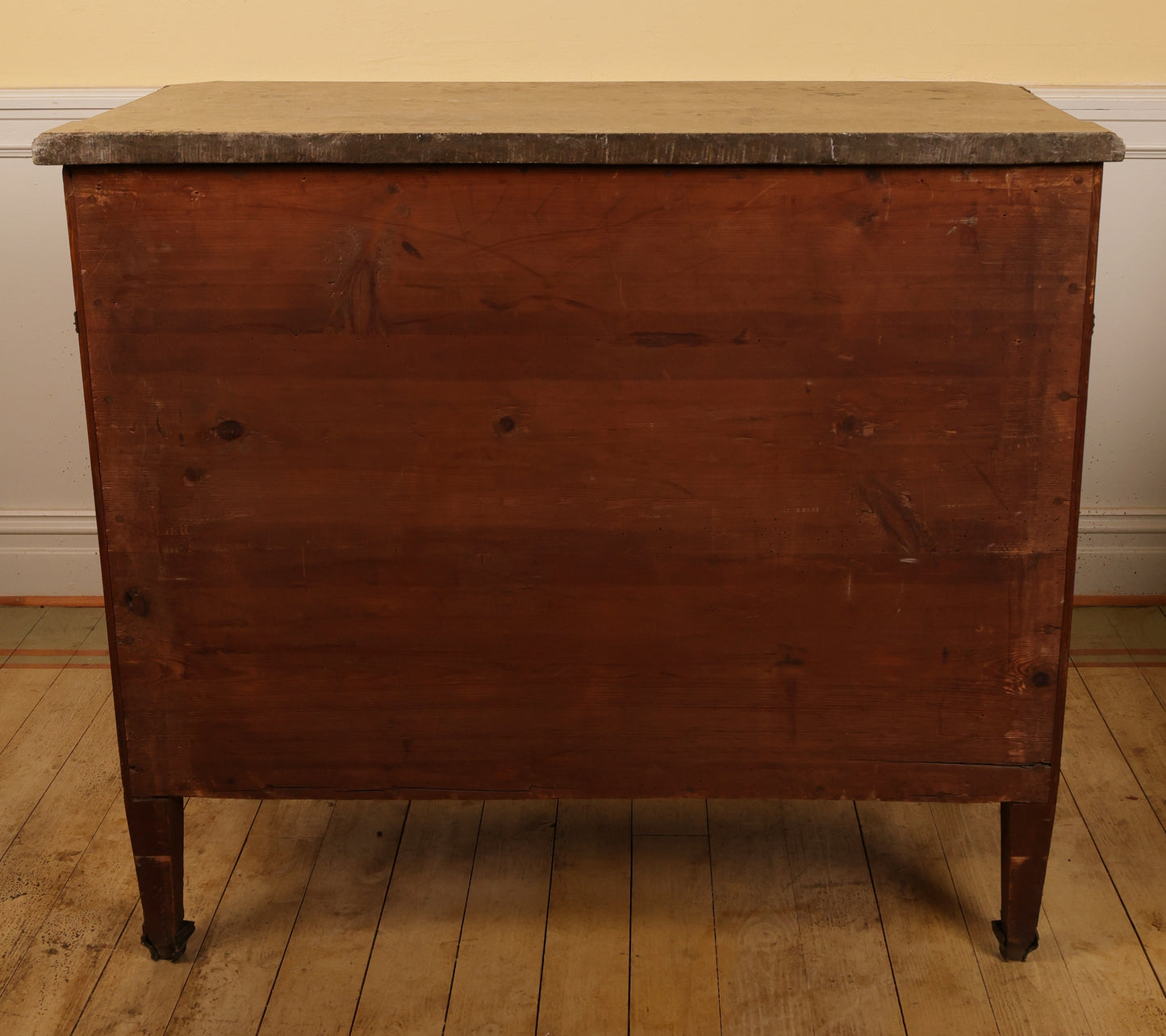 The back of an gustavian commode from the 18th century.