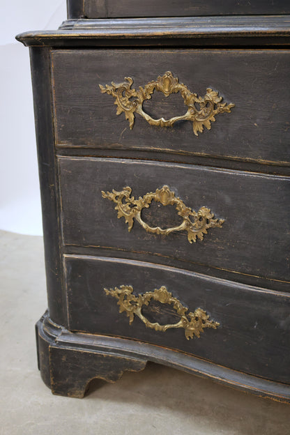 Close up shot of a Rococo display cabinet