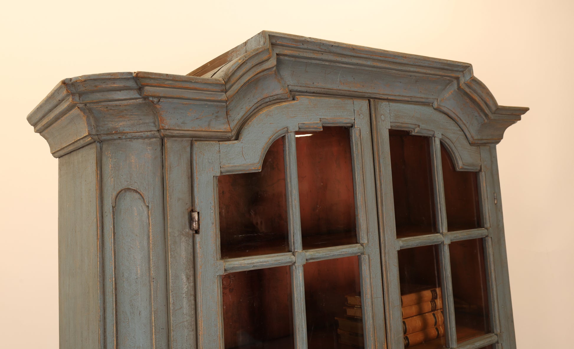 Close up photo of a Rococo display cabinet.