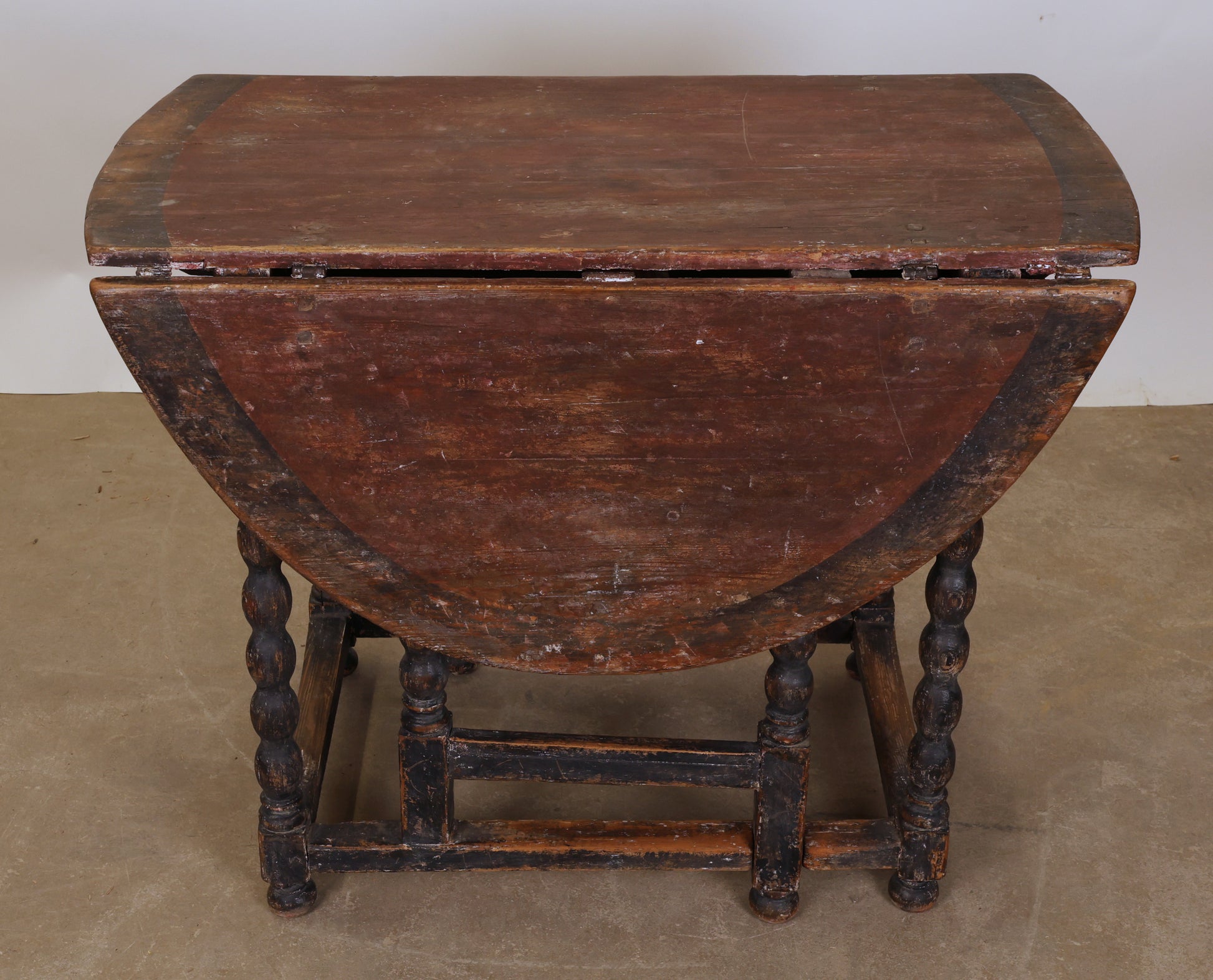 A Swedish antique gateleg table from the Baroque epoch.