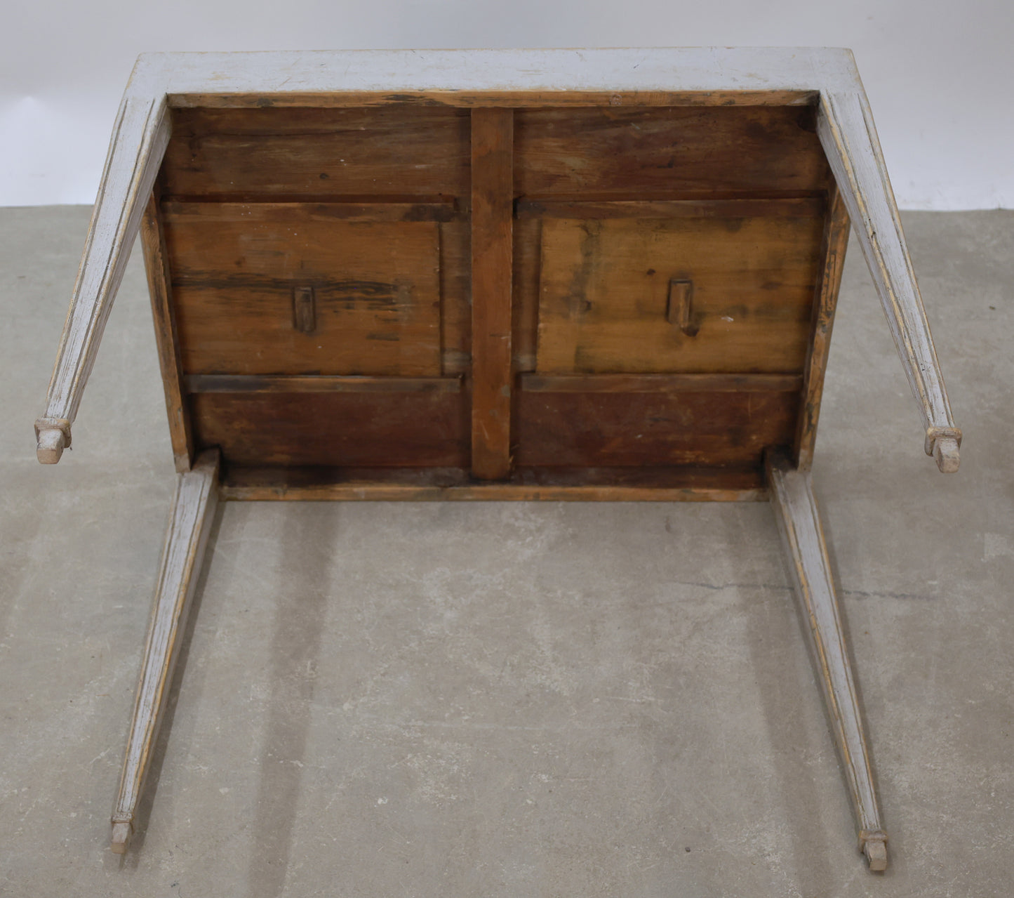 Underside of a Gustavian tray table.